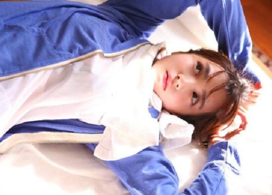 背着妻子和别人老婆聊天