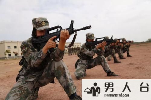 豪放女大兵 当教官的日子，我追到了那个豪放女大兵