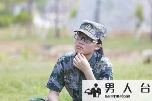 豪放女大兵 当教官的日子，我追到了那个豪放女大兵